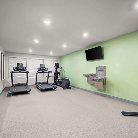 Woodspring Suites Dearborn Detroit Eksteriør billede