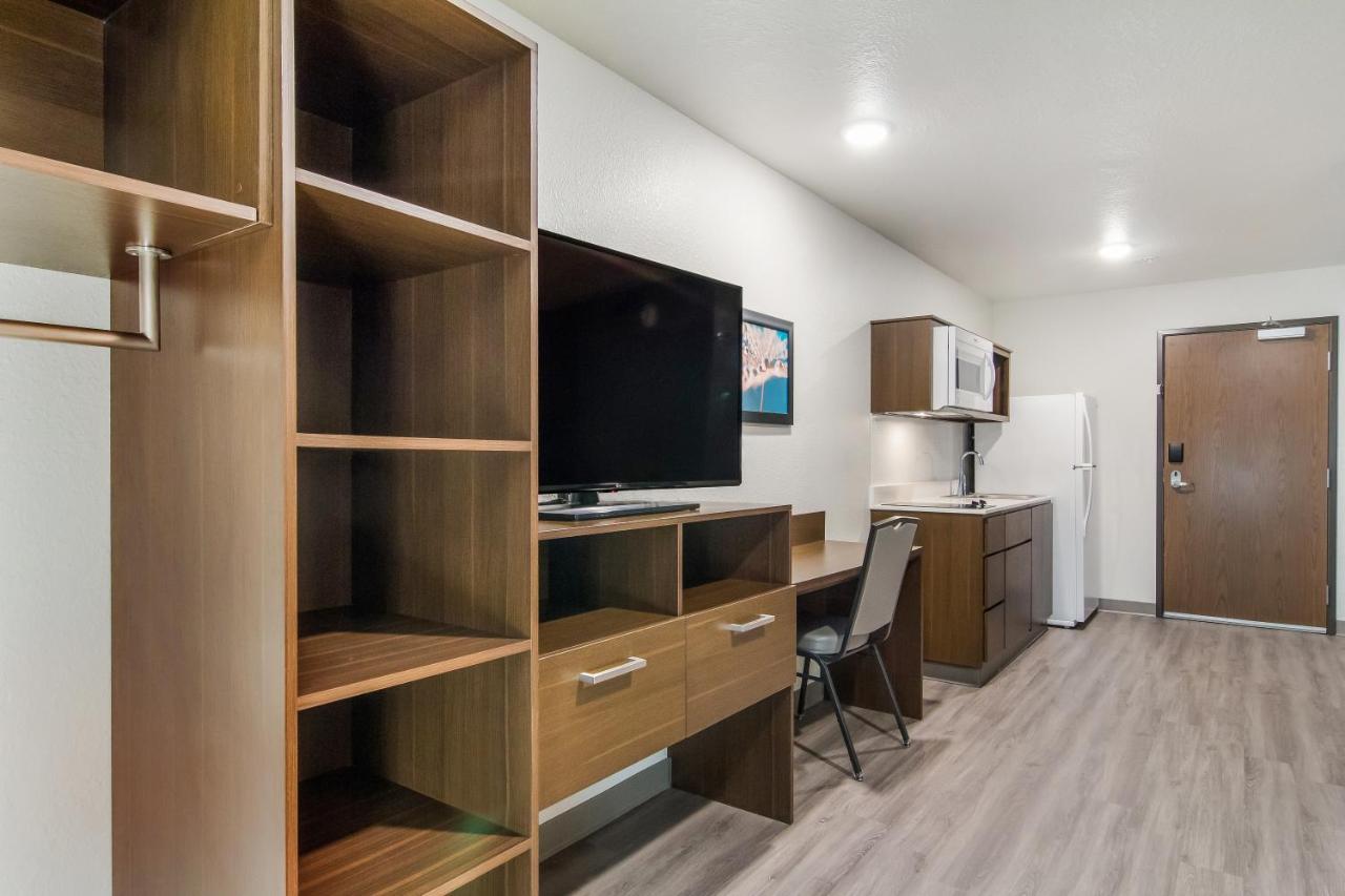Woodspring Suites Dearborn Detroit Eksteriør billede