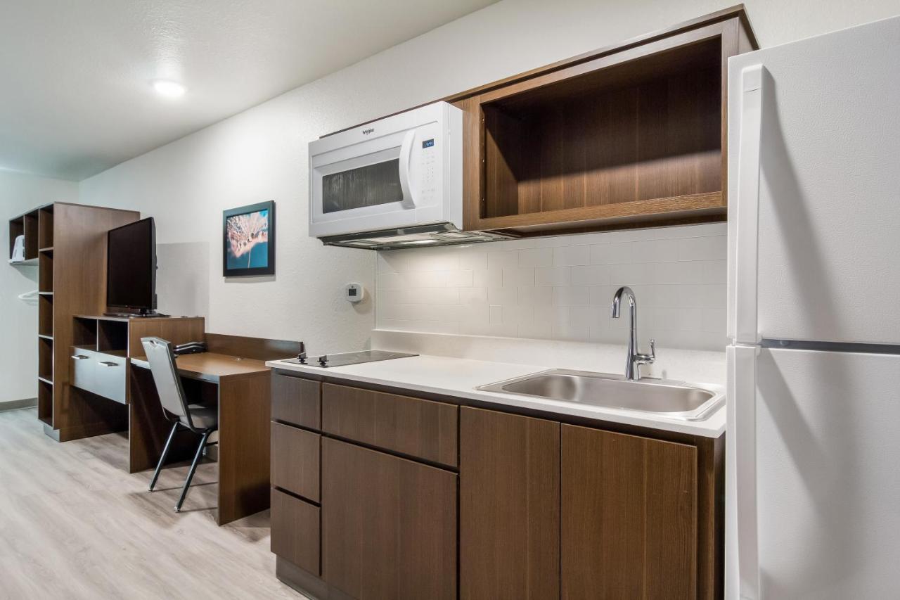Woodspring Suites Dearborn Detroit Eksteriør billede