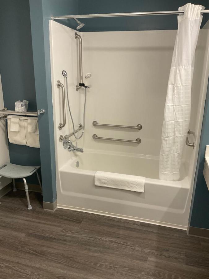 Woodspring Suites Dearborn Detroit Eksteriør billede