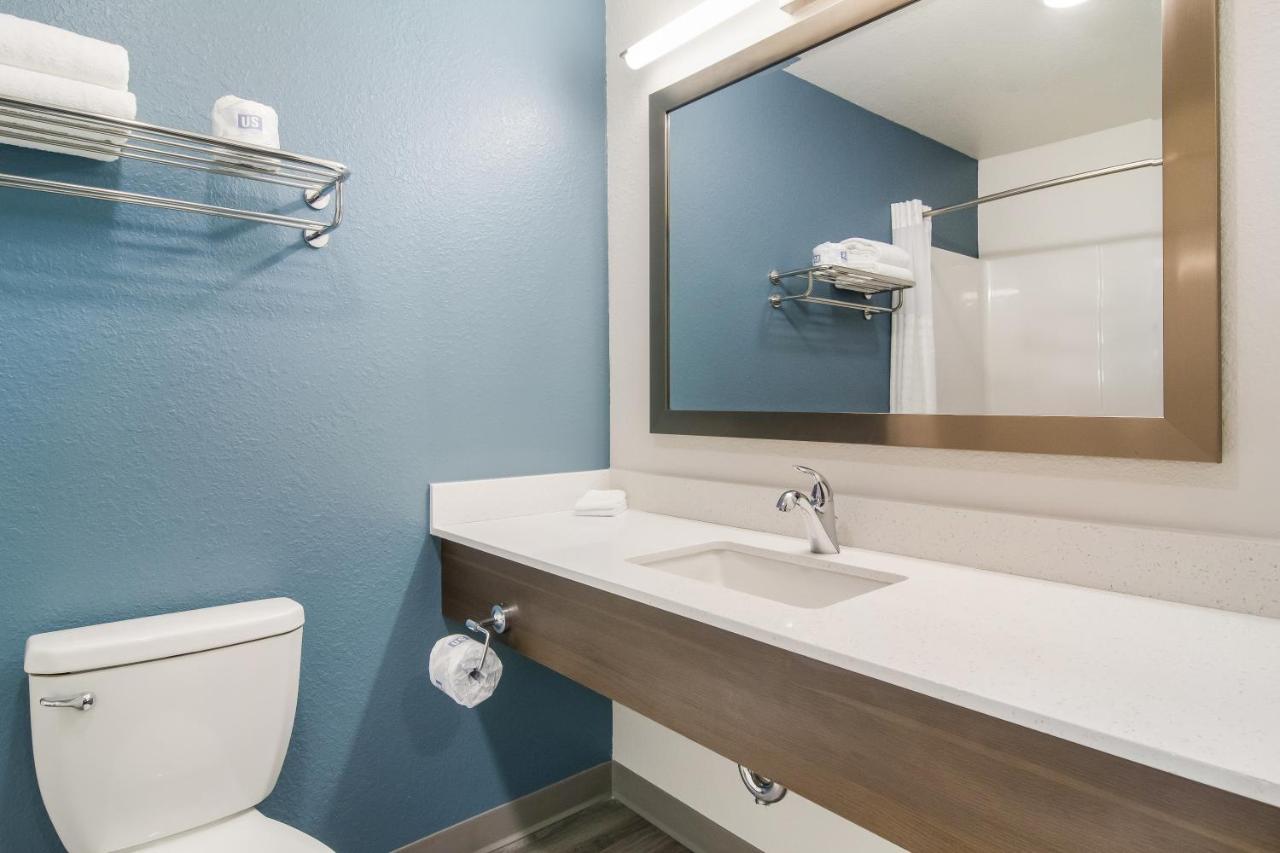 Woodspring Suites Dearborn Detroit Eksteriør billede