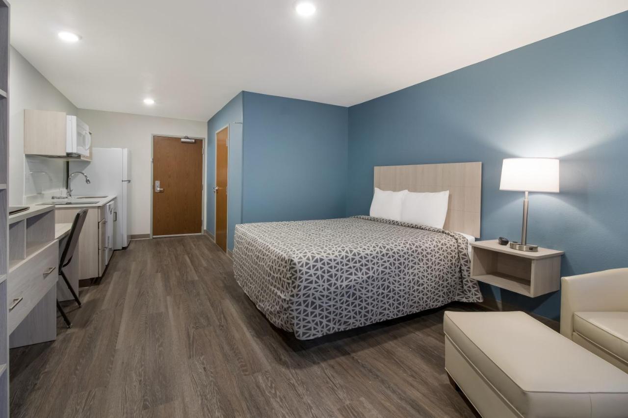 Woodspring Suites Dearborn Detroit Eksteriør billede