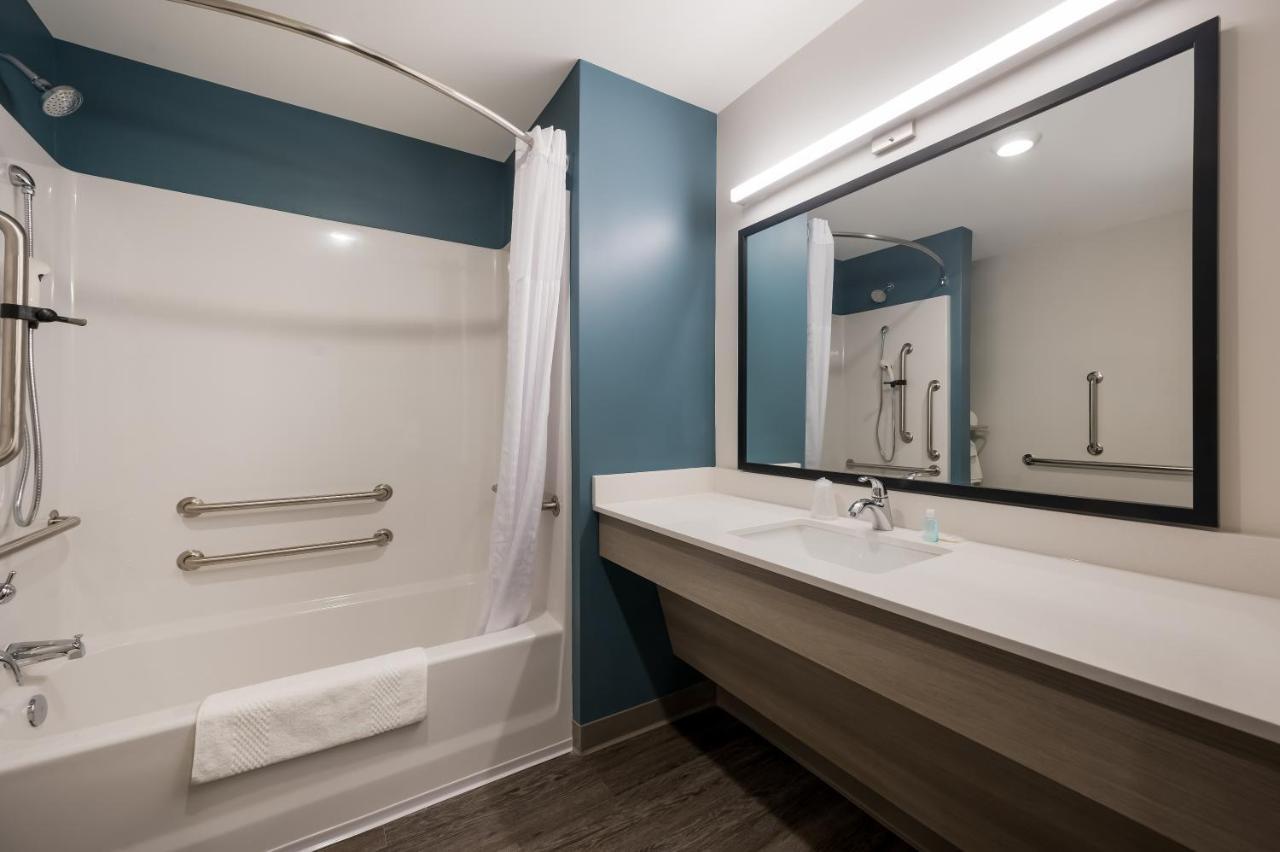 Woodspring Suites Dearborn Detroit Eksteriør billede
