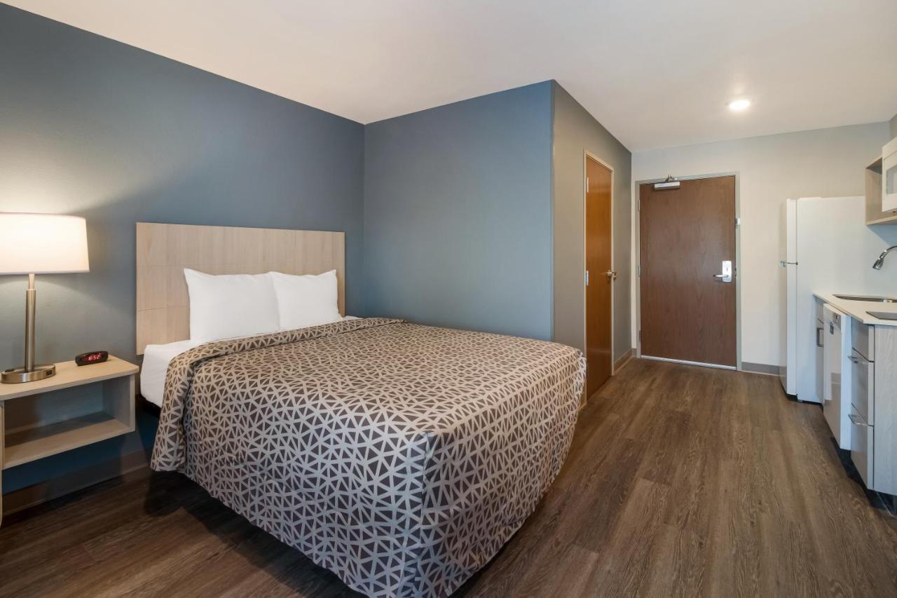 Woodspring Suites Dearborn Detroit Eksteriør billede