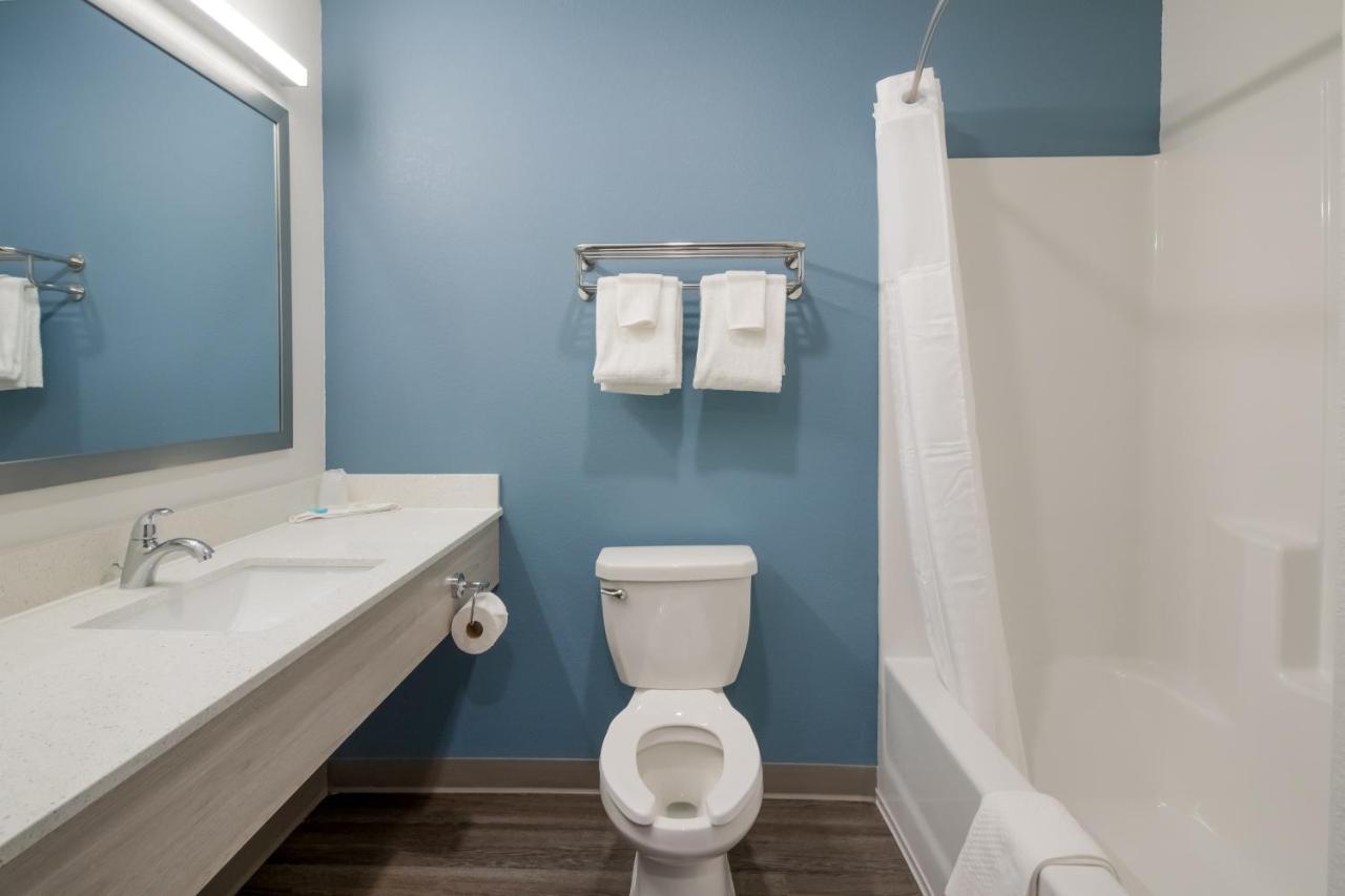 Woodspring Suites Dearborn Detroit Eksteriør billede