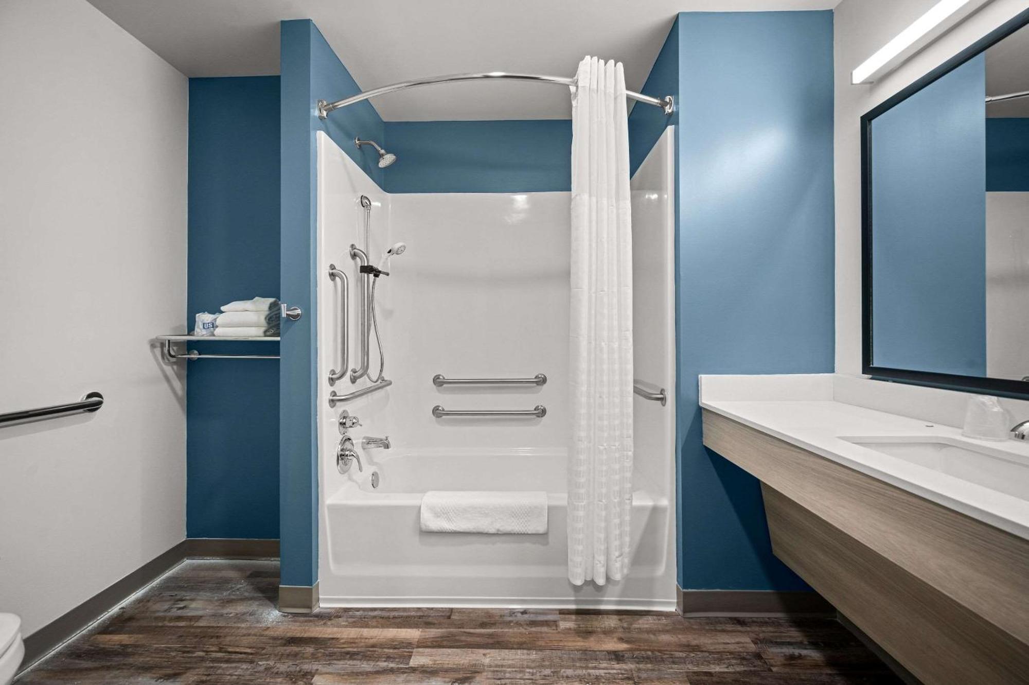 Woodspring Suites Dearborn Detroit Eksteriør billede