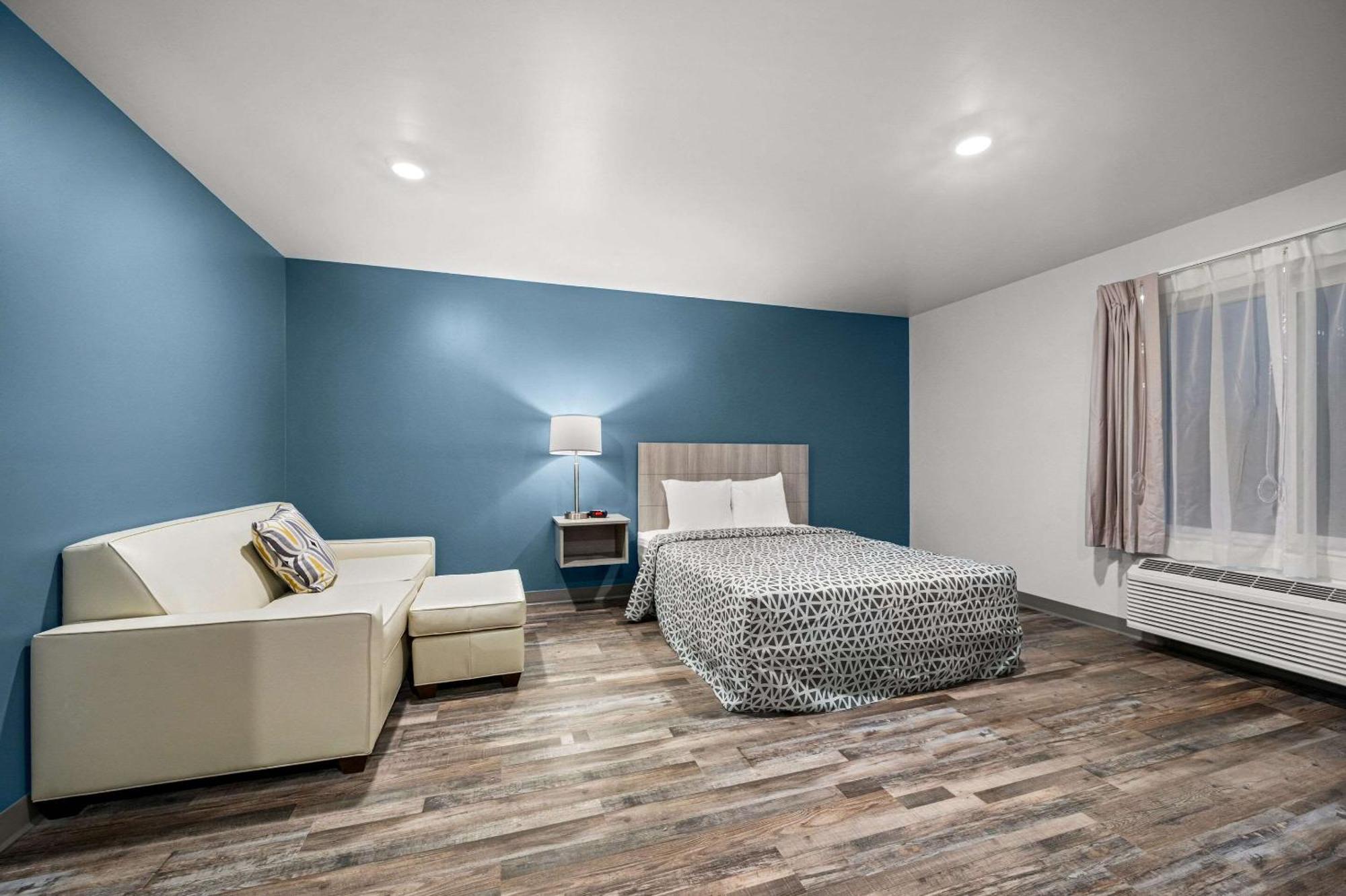 Woodspring Suites Dearborn Detroit Eksteriør billede