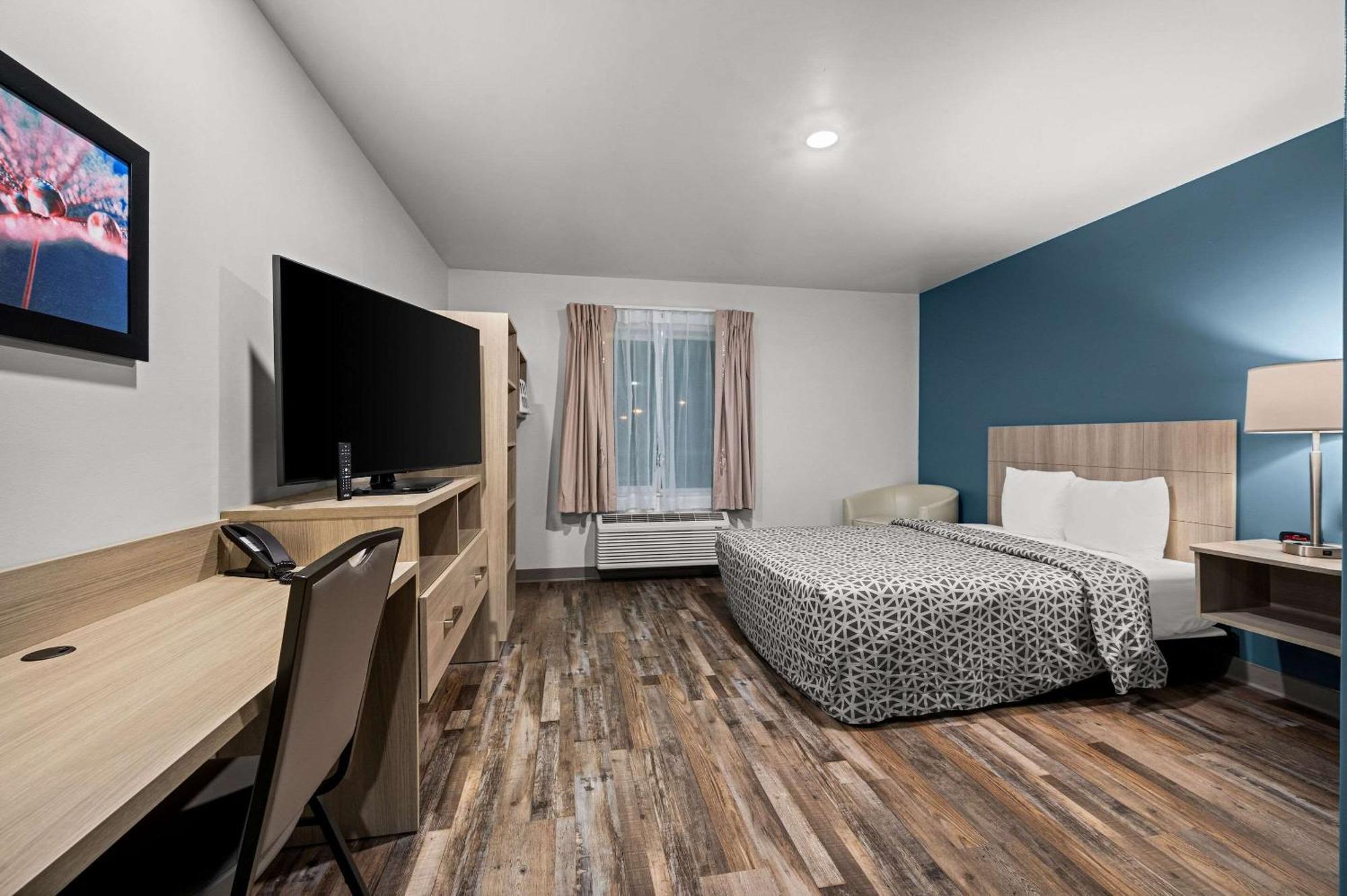 Woodspring Suites Dearborn Detroit Eksteriør billede