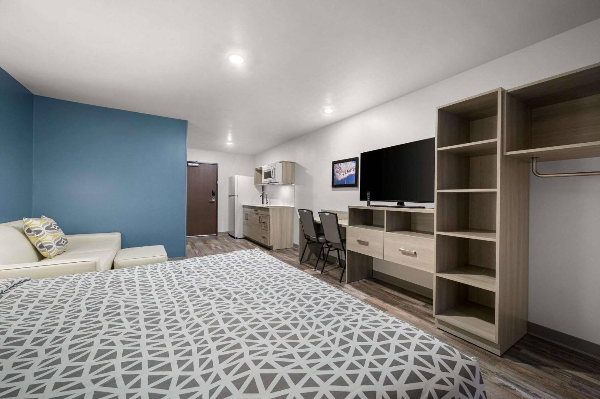 Woodspring Suites Dearborn Detroit Eksteriør billede