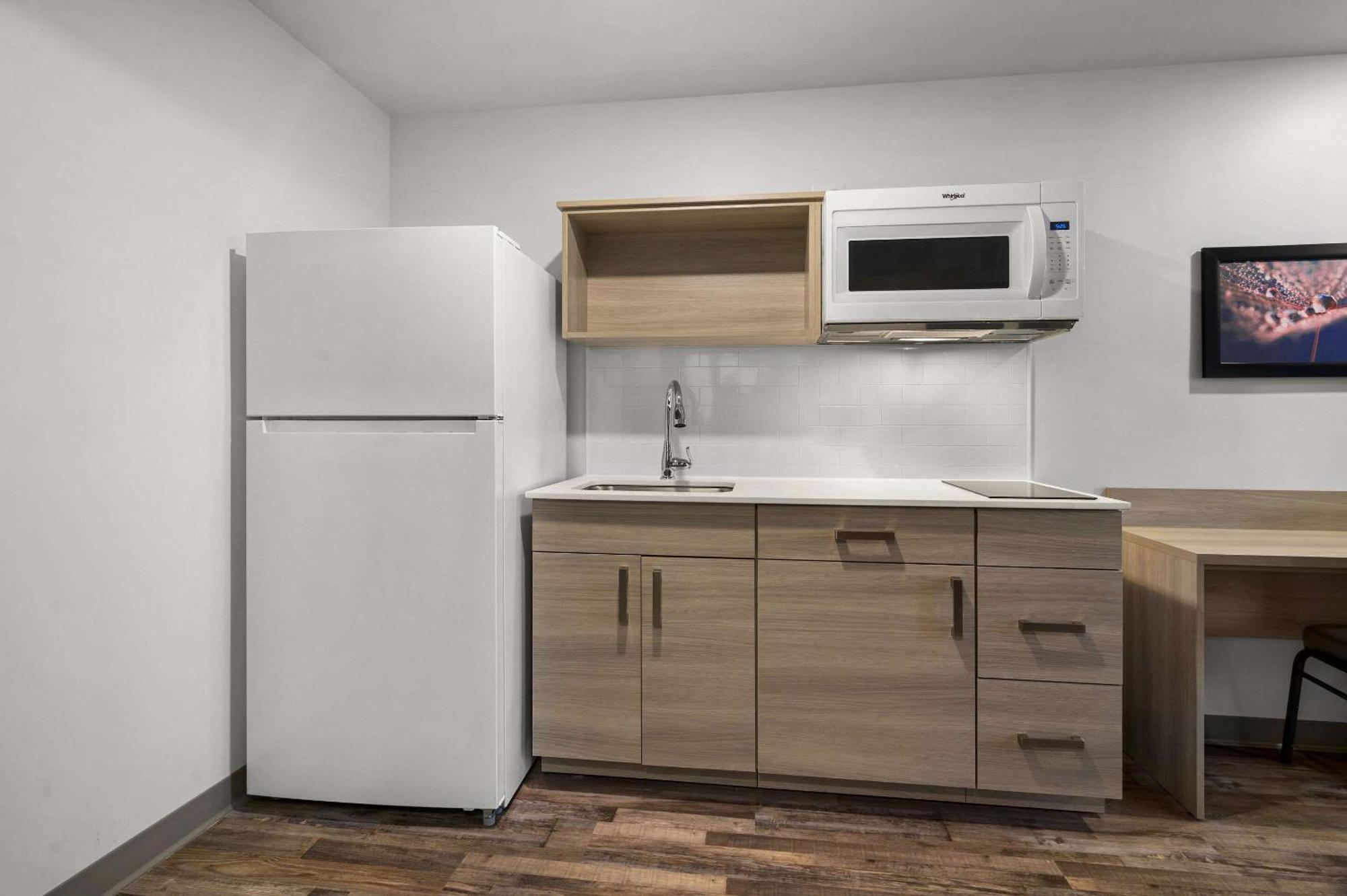 Woodspring Suites Dearborn Detroit Eksteriør billede