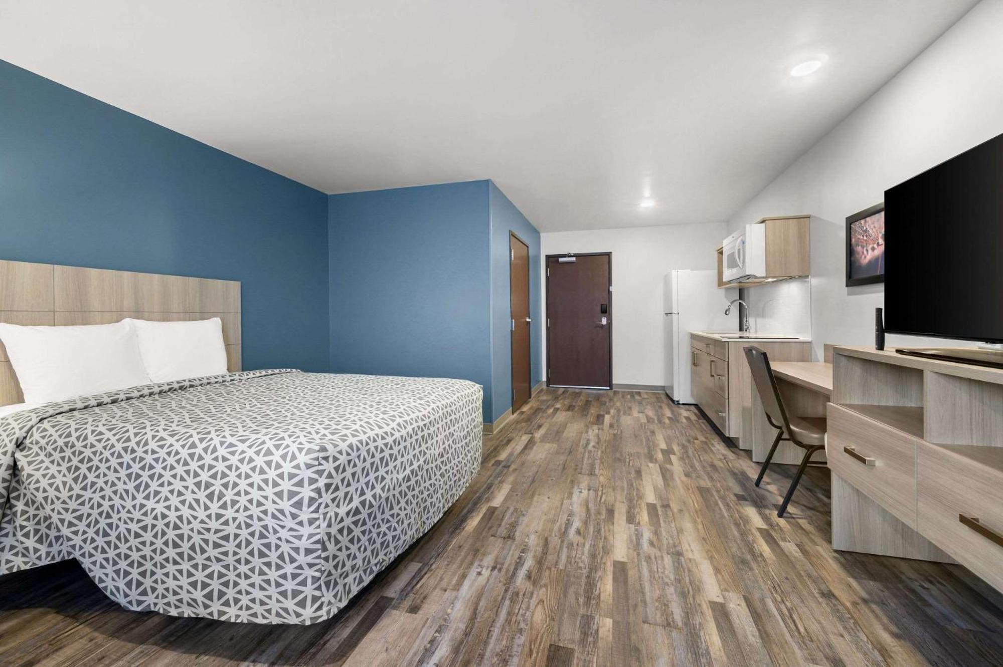 Woodspring Suites Dearborn Detroit Eksteriør billede