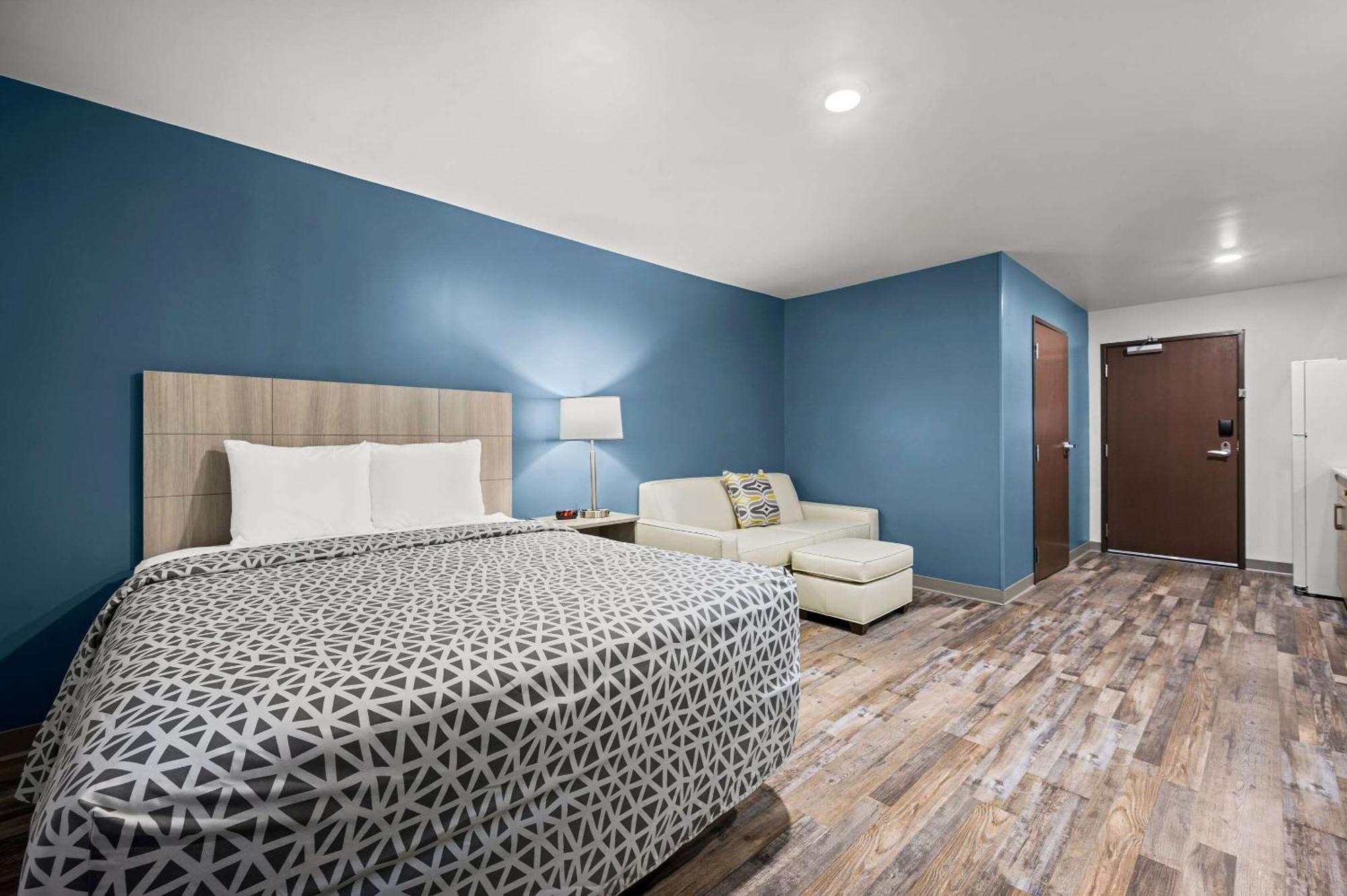 Woodspring Suites Dearborn Detroit Eksteriør billede