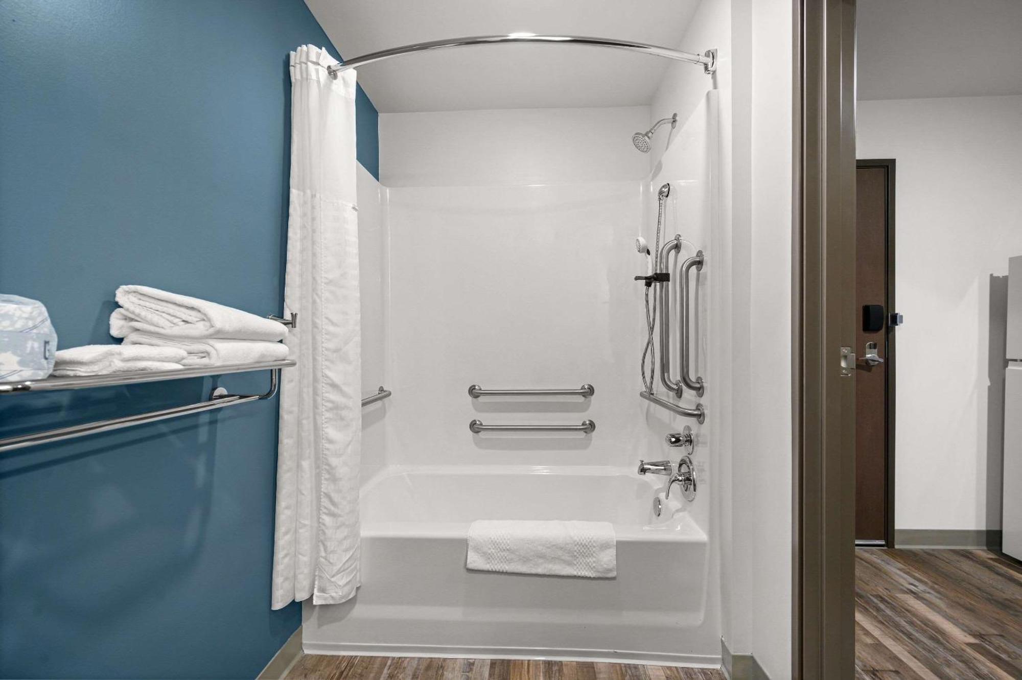 Woodspring Suites Dearborn Detroit Eksteriør billede