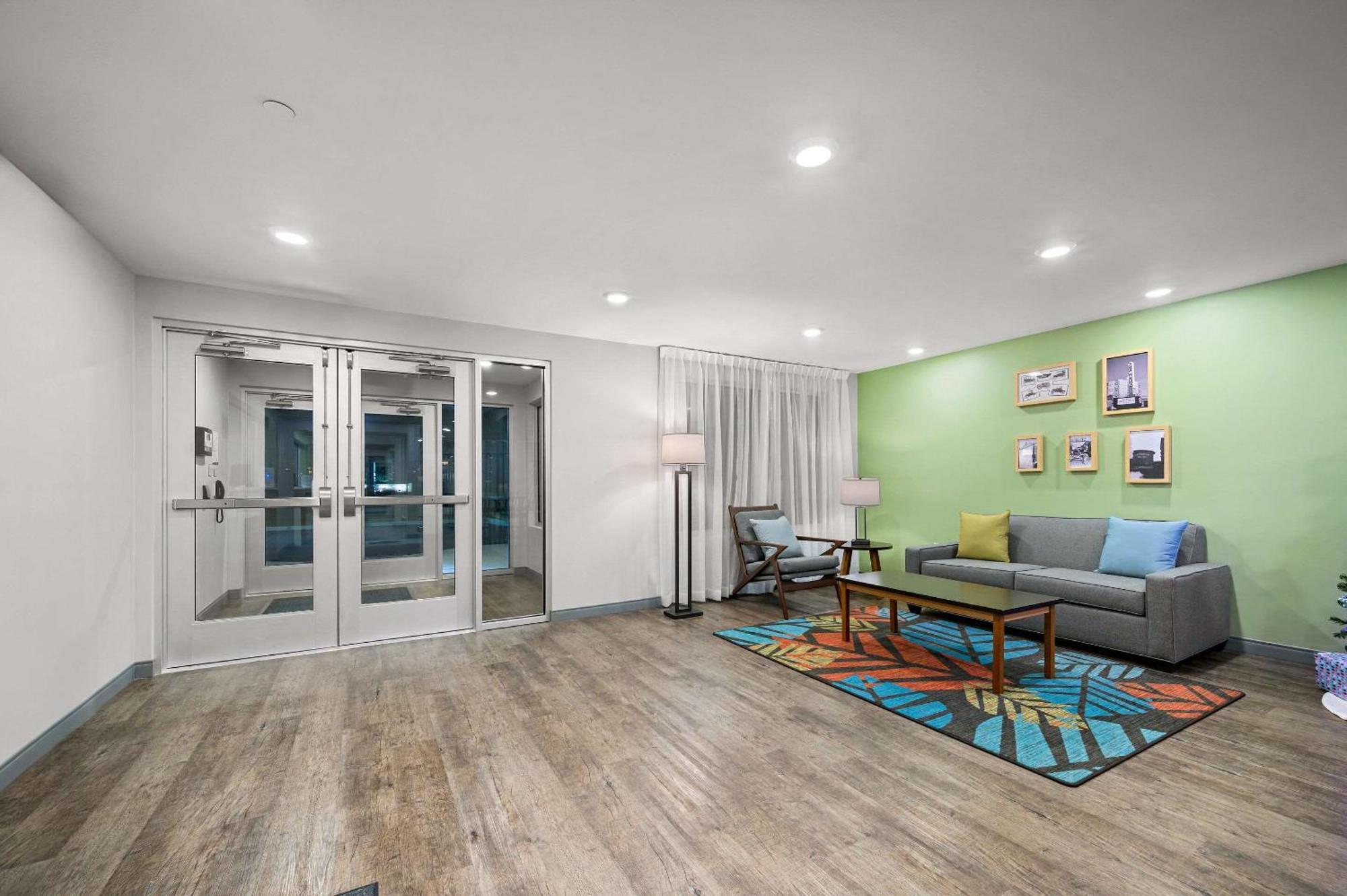 Woodspring Suites Dearborn Detroit Eksteriør billede