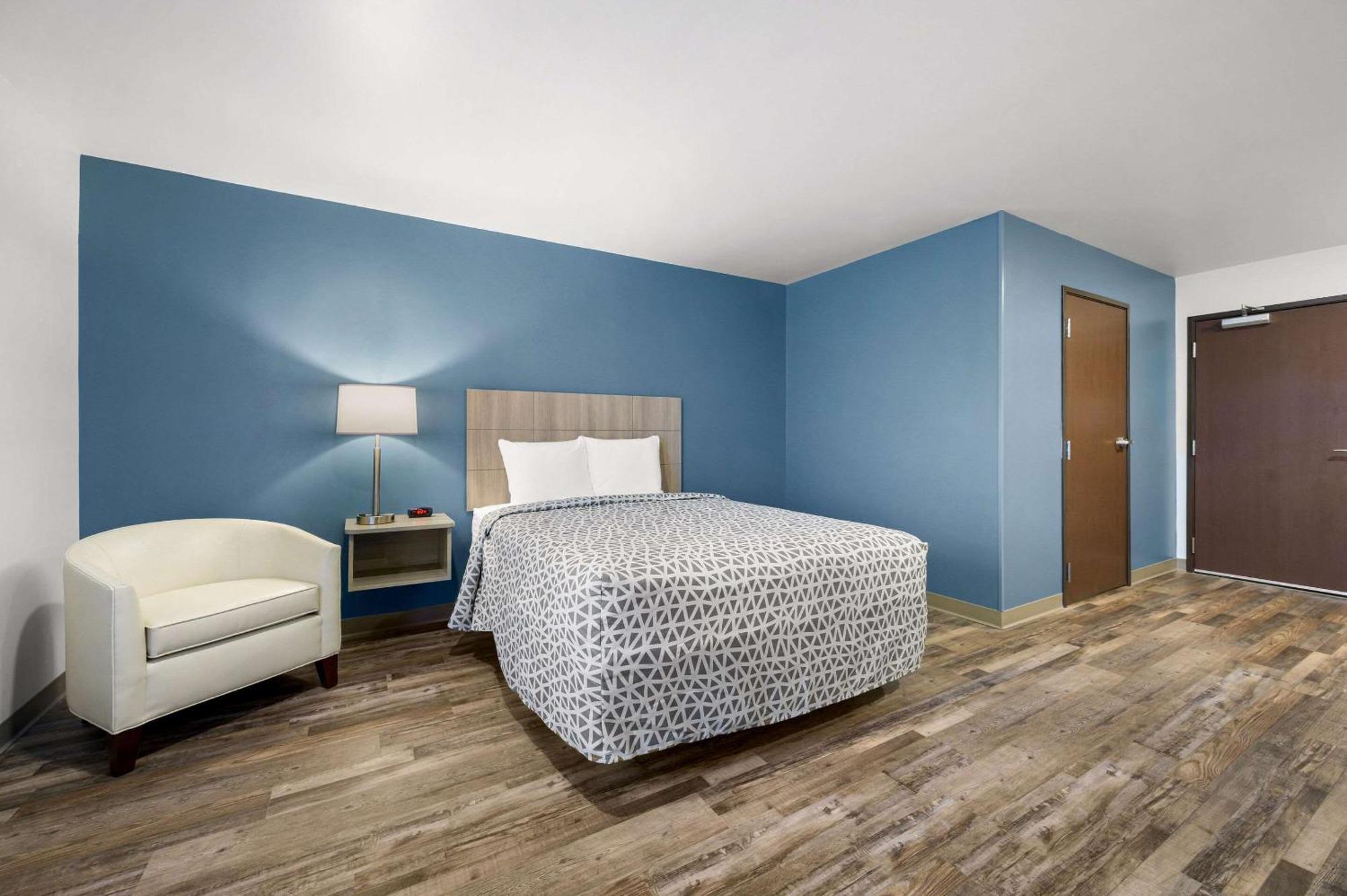Woodspring Suites Dearborn Detroit Eksteriør billede