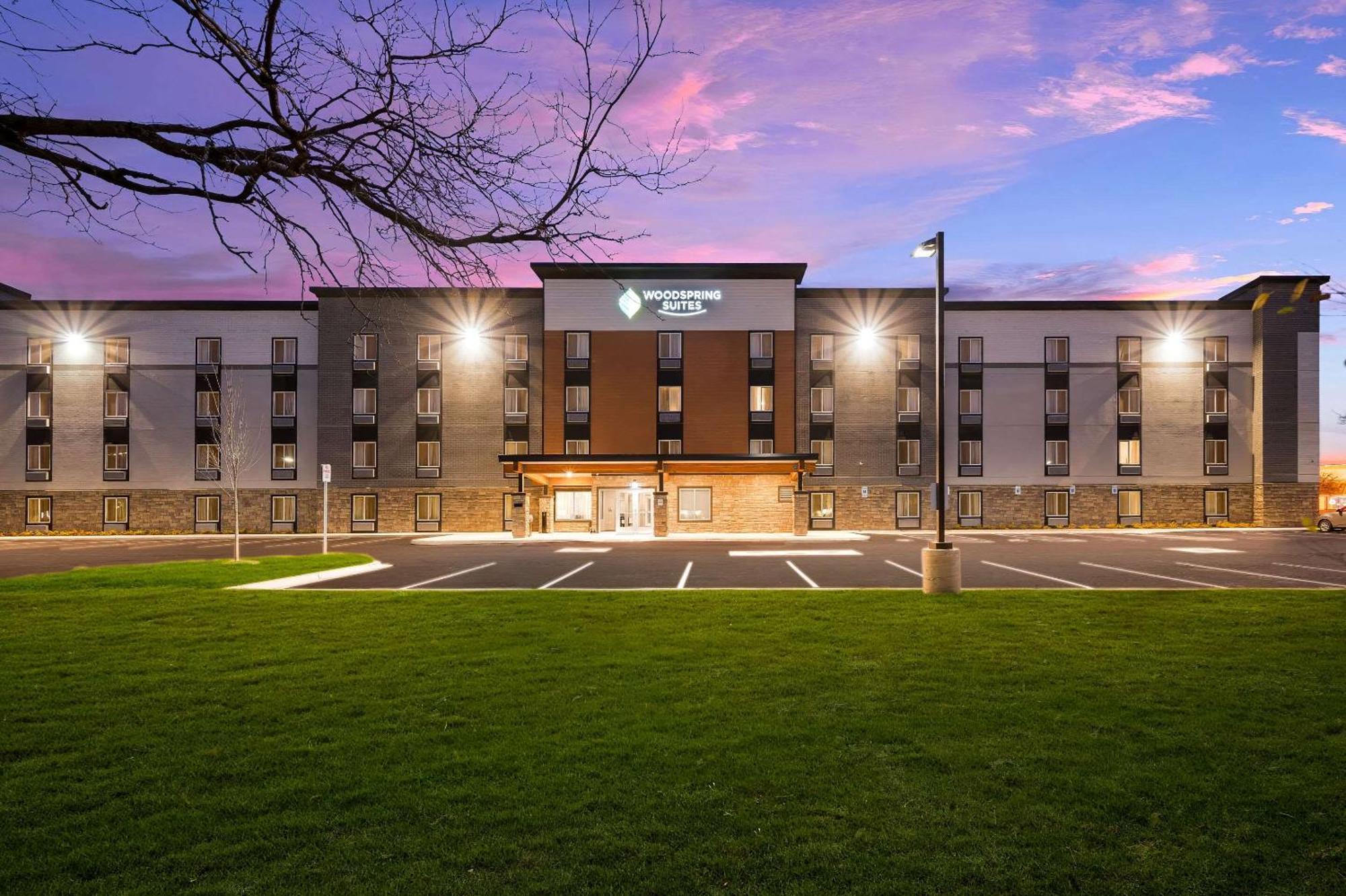 Woodspring Suites Dearborn Detroit Eksteriør billede