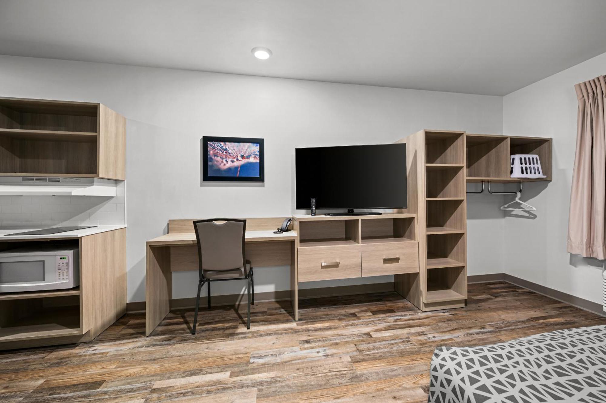 Woodspring Suites Dearborn Detroit Eksteriør billede
